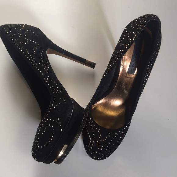 BCBGMAXAZRIA round toe high heel pumps size 8